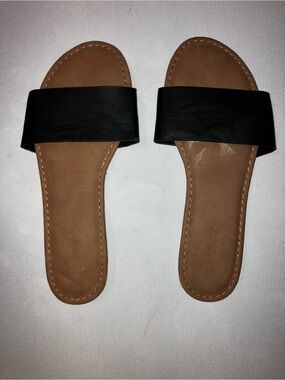 Women’s Black Slide Sandals with Brown Suede Footbed size 6